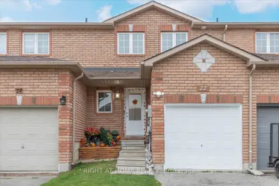 Att/Row/Townhouse in Barrie