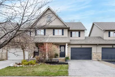 Att/Row/Townhouse in Collingwood