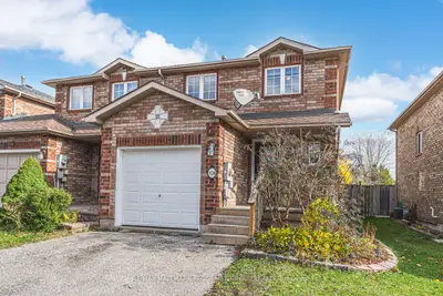 Att/Row/Townhouse in Barrie