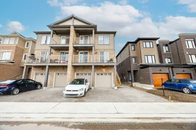 Condo Townhouse in Barrie