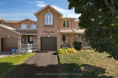 Att/Row/Townhouse in Barrie