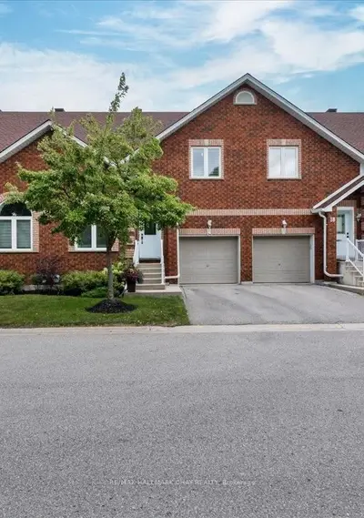 Condo Townhouse in Barrie