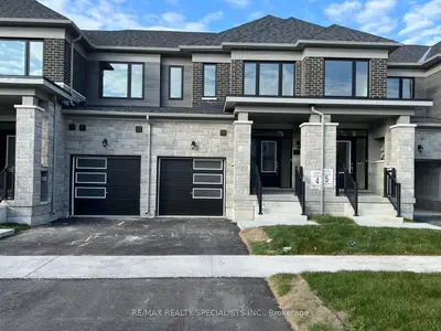 Att/Row/Townhouse in Barrie