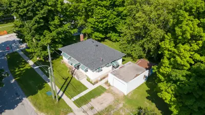 Detached in Springwater