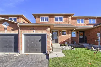 Att/Row/Townhouse in Barrie