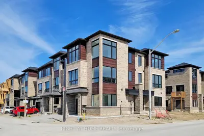 Att/Row/Townhouse in Barrie