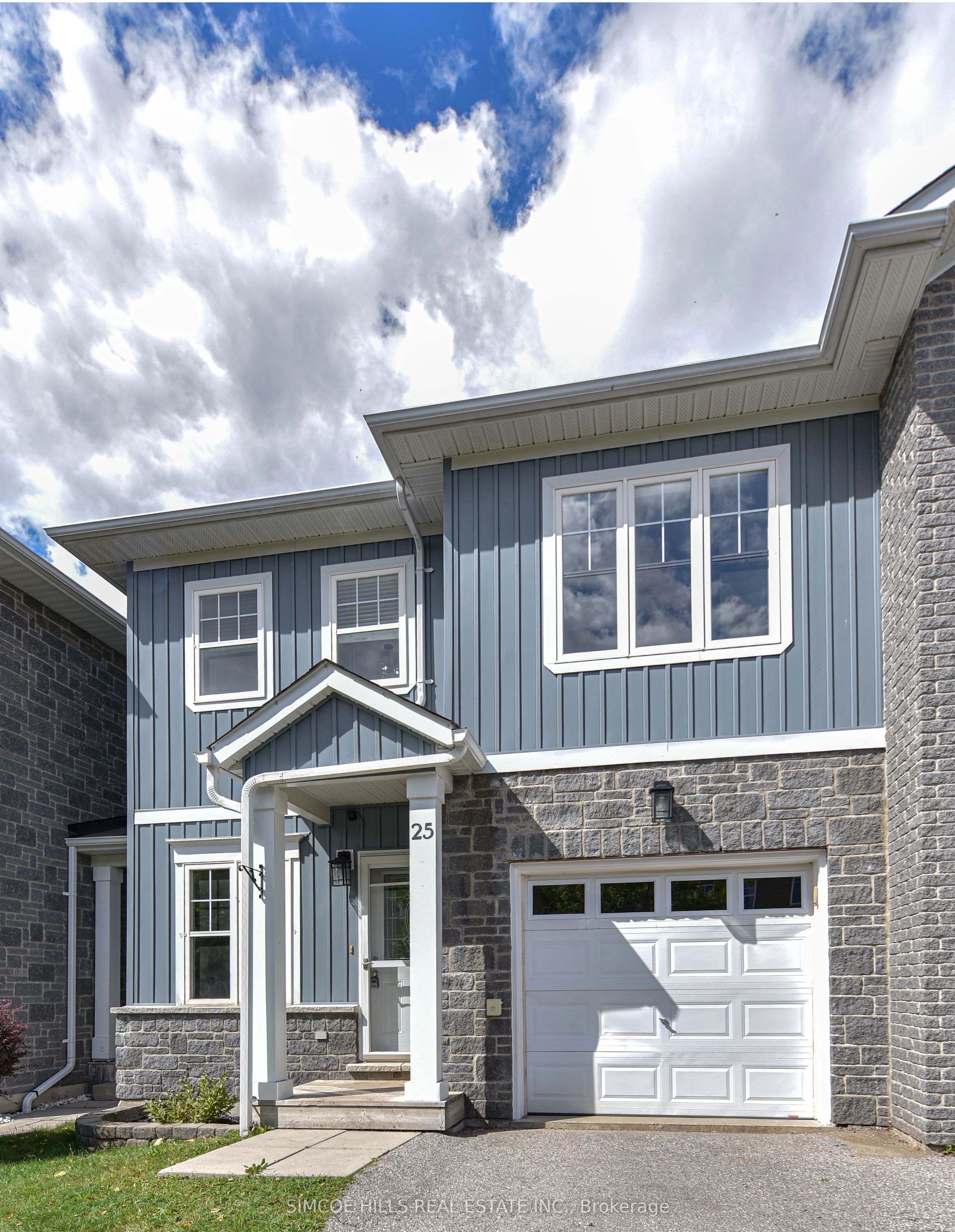 Att/Row/Townhouse in Orillia