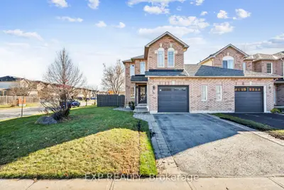 Att/Row/Townhouse in Barrie