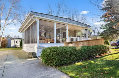 Detached in Wasaga Beach