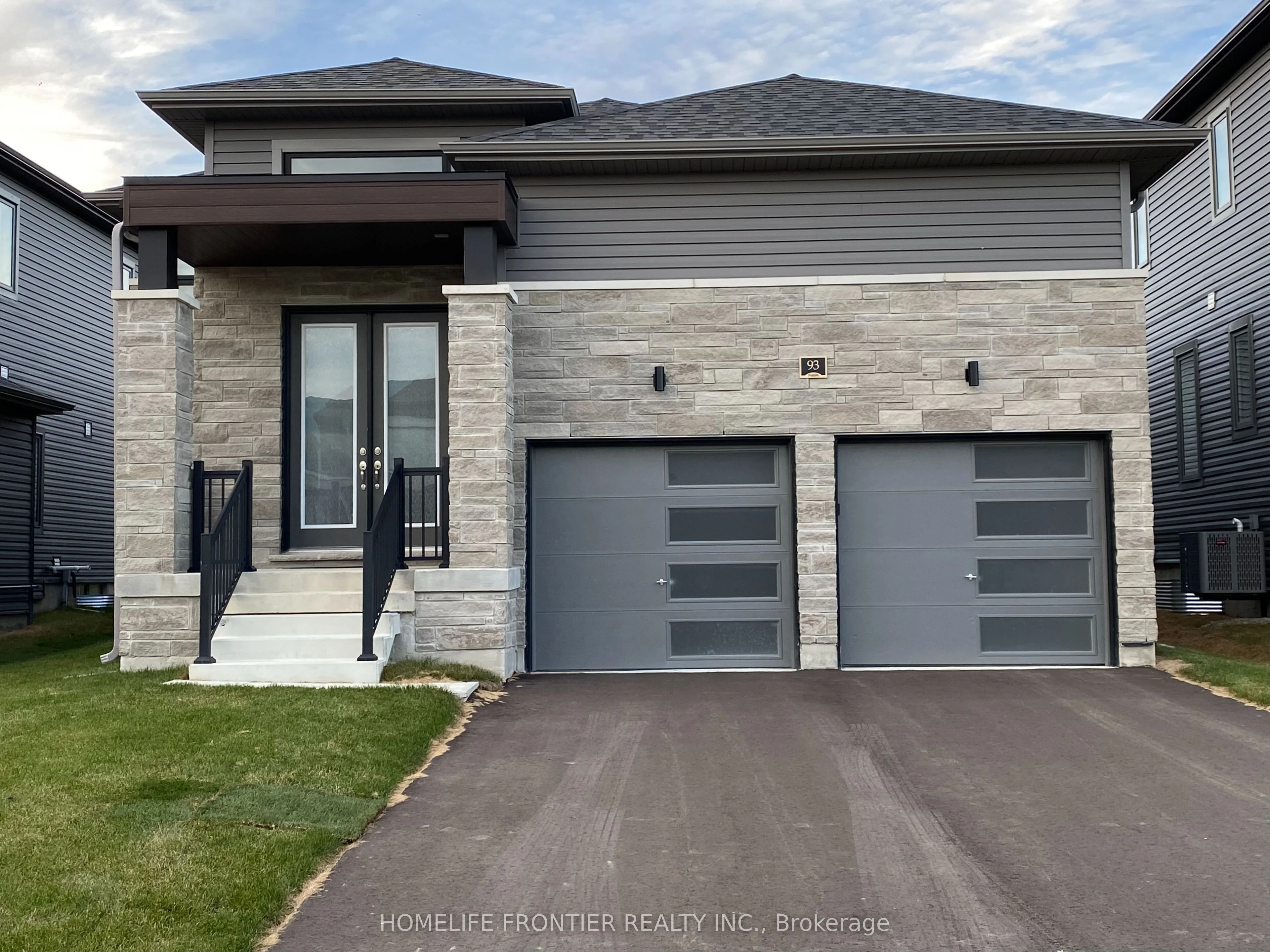 Detached in Wasaga Beach