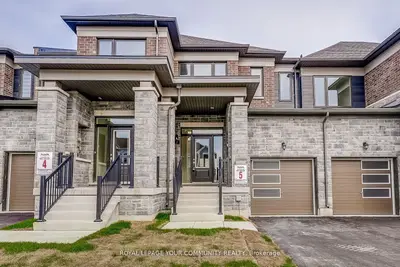 Att/Row/Townhouse in Barrie