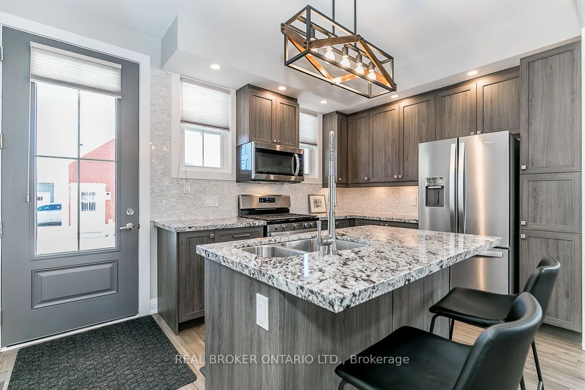 Att/Row/Townhouse in Midland