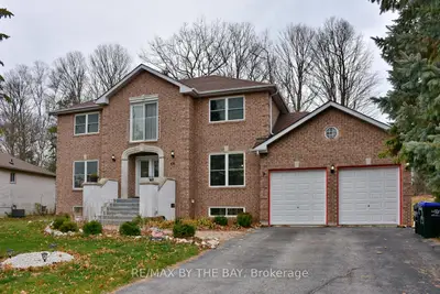 Detached in Wasaga Beach