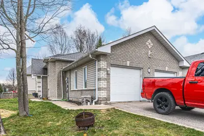 Detached in Wasaga Beach