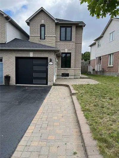 Att/Row/Townhouse in Barrie