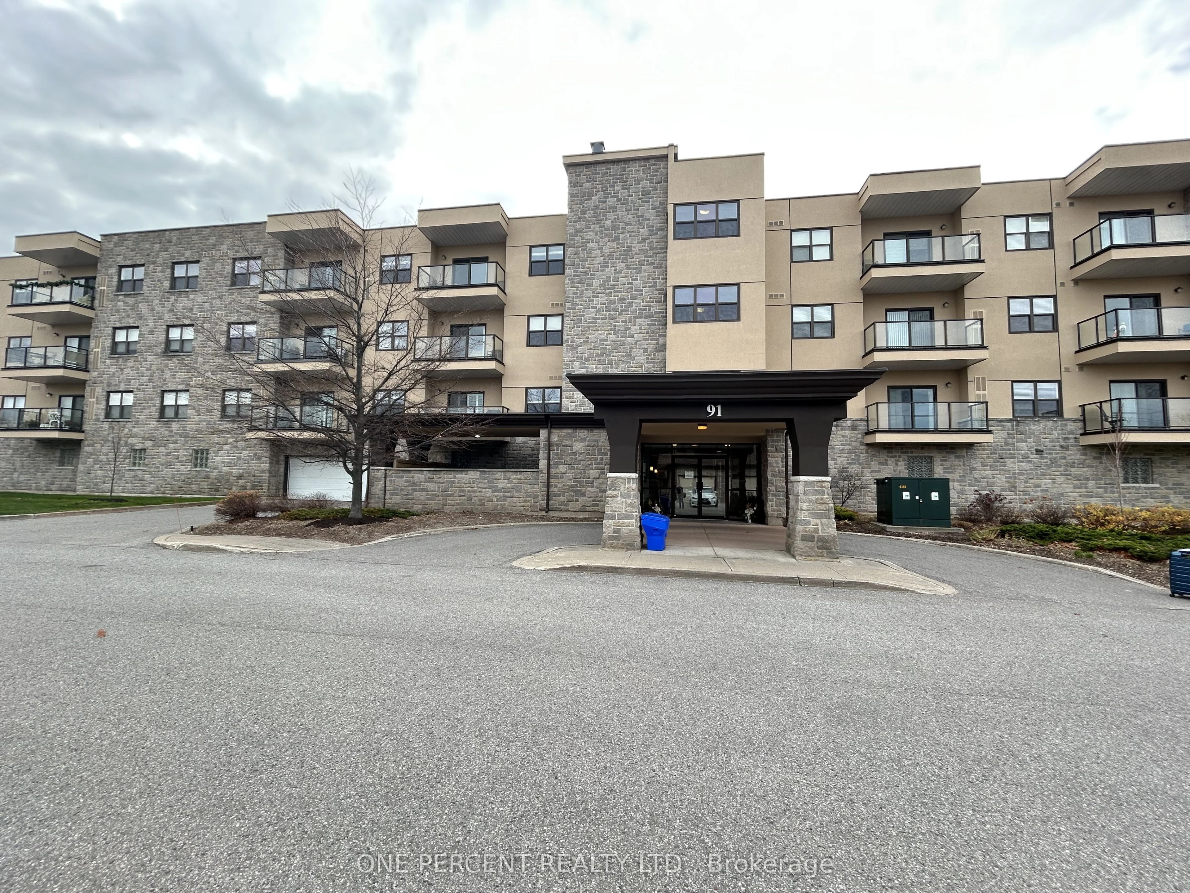 Condo Apartment in Collingwood