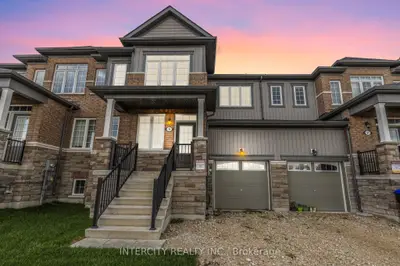 Att/Row/Townhouse in Wasaga Beach