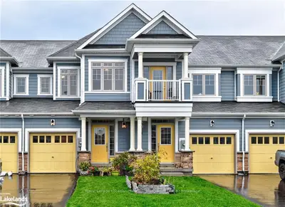 Att/Row/Townhouse in Wasaga Beach