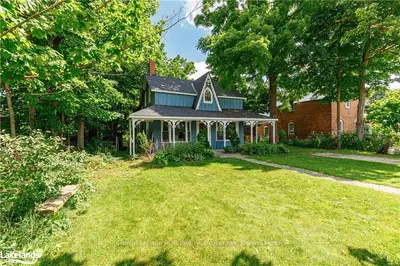 Detached in Clearview