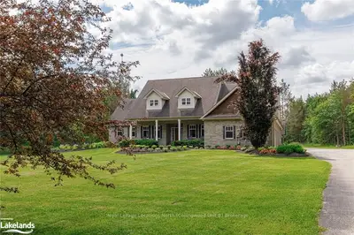 Detached in Clearview