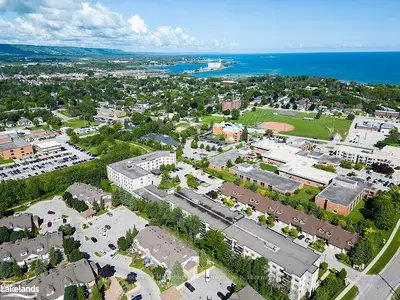 91 Raglan Street 210, Collingwood, On L9y 0b2