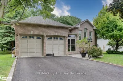 Detached in Wasaga Beach