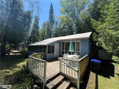 Detached in Wasaga Beach