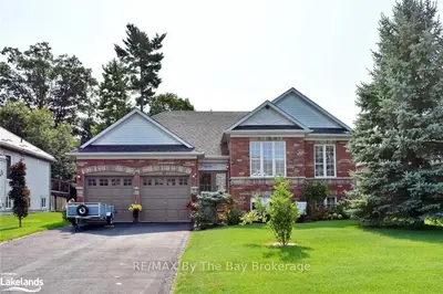 Detached in Wasaga Beach