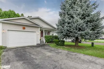 Detached in Wasaga Beach