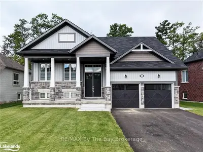 Detached in Wasaga Beach