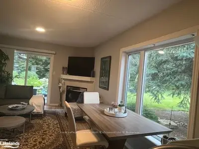 Condo Apartment in Collingwood