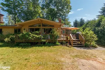 Detached in Wasaga Beach