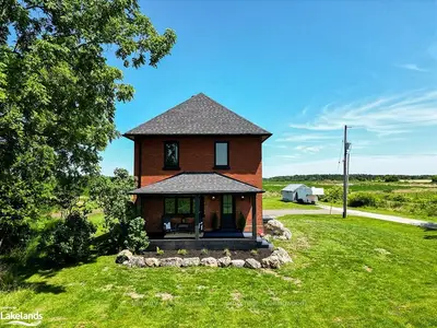 Detached in Clearview