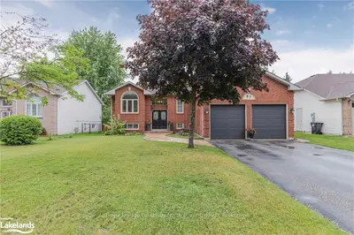 Detached in Wasaga Beach