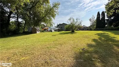 Detached in Clearview