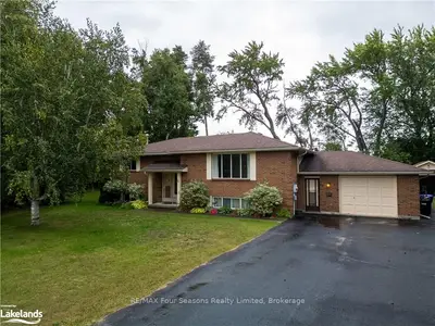Detached in Clearview