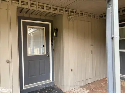 Condo Apartment in Collingwood