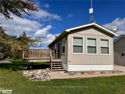 Detached in Clearview