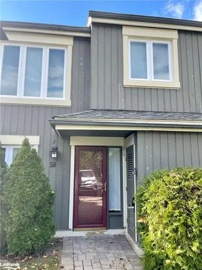 Condo Townhouse in Collingwood