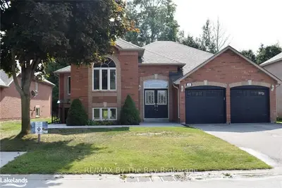 Detached in Wasaga Beach