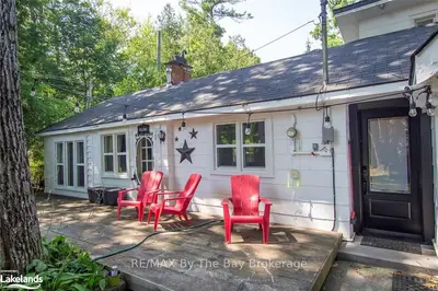 Detached in Wasaga Beach