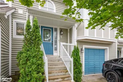 Condo Townhouse in Collingwood