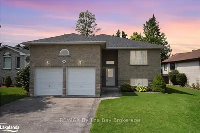 Detached in Wasaga Beach