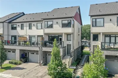 Att/Row/Townhouse in Wasaga Beach