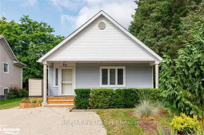 Detached in Wasaga Beach