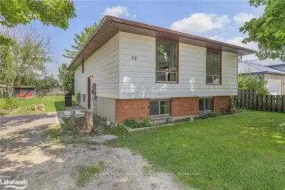 Detached in Springwater