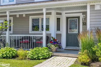 Condo Townhouse in Collingwood