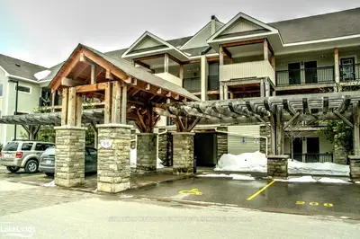 Condo Apartment in Collingwood