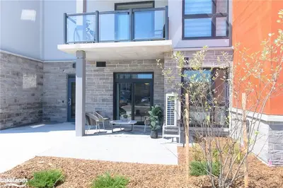 Condo Apartment in Collingwood