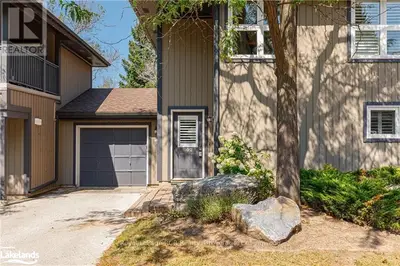 Condo Townhouse in Collingwood